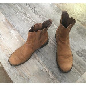 Tan faux suede boots from Clarks (size 8)